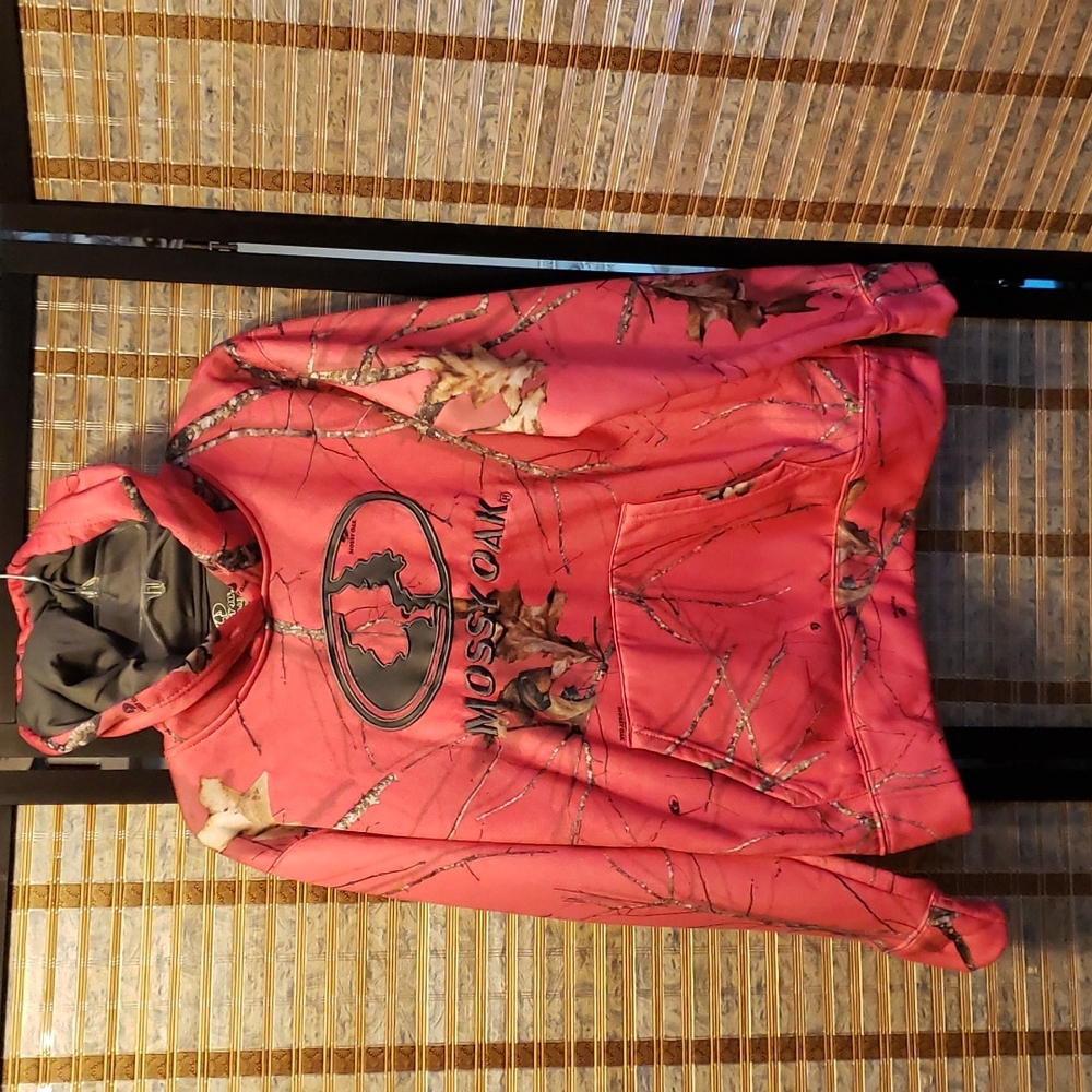 Mossy oak pink pullover